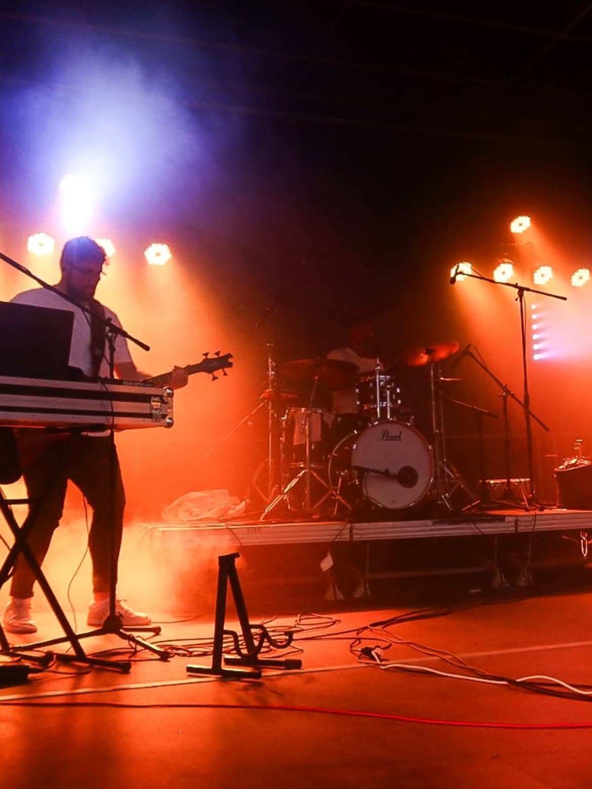 Youngblood sur scène, clavier et batterie